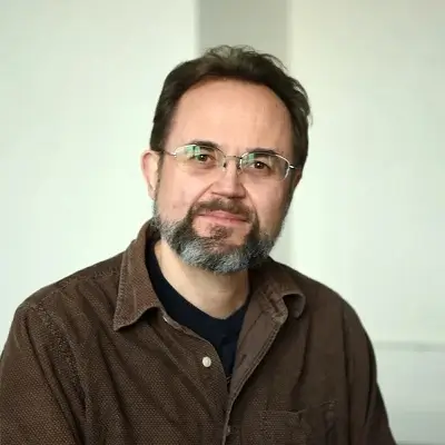 A portrait of Chris Elliott, IEP Academic Coordinator and ESOL Instructor.