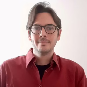 A head shot of ILI's Spanish teacher, Diego Acosta.